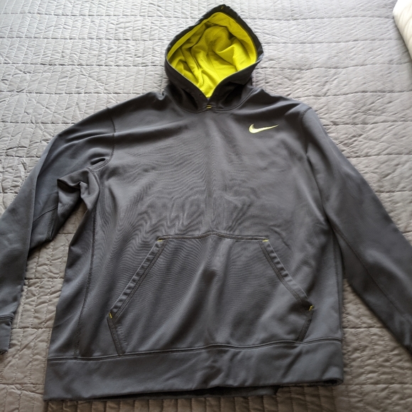 nike therma fit pullover